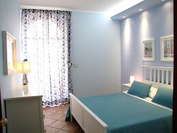 Delfino2 Casesicule, Nice Apartment with Balcony, Sand Beach at 70 mt,