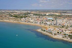 Delfino2 Casesicule, Nice Apartment with Balcony, Sand Beach at 70 mt,