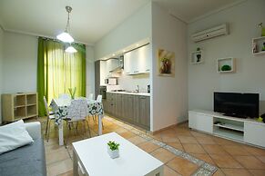 Delfino2 Casesicule, Nice Apartment with Balcony, Sand Beach at 70 mt,