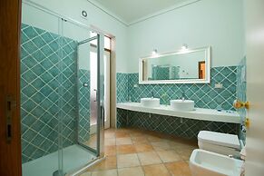 Delfino2 Casesicule, Nice Apartment with Balcony, Sand Beach at 70 mt,