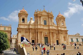 Delfino2 Casesicule, Nice Apartment with Balcony, Sand Beach at 70 mt,