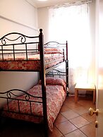 Delfino2 Casesicule, Nice Apartment with Balcony, Sand Beach at 70 mt,