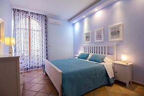 Delfino2 Casesicule, Nice Apartment with Balcony, Sand Beach at 70 mt,