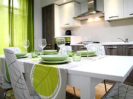 Delfino2 Casesicule, Nice Apartment with Balcony, Sand Beach at 70 mt,