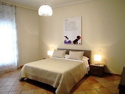 Delfino2 Casesicule, Nice Apartment with Balcony, Sand Beach at 70 mt,