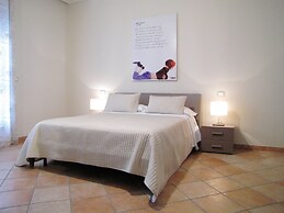 Delfino2 Casesicule, Nice Apartment with Balcony, Sand Beach at 70 mt,