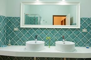 Delfino2 Casesicule, Nice Apartment with Balcony, Sand Beach at 70 mt,