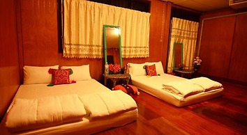 Chezmoi Handicraft & HomeStay