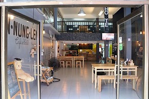 Norn Nung Len Cafe & Hostel