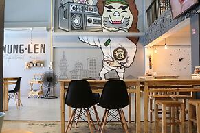 Norn Nung Len Cafe & Hostel