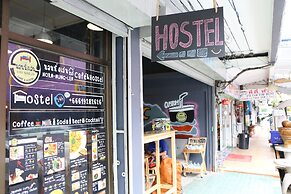 Norn Nung Len Cafe & Hostel