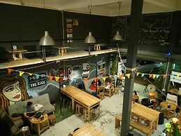 Norn Nung Len Cafe & Hostel