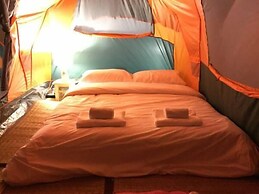 Norn Nung Len Cafe & Hostel