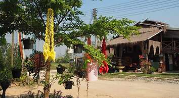 Heun Baan Rong Khun Resort