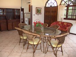 La Alhambra Apart Hotel