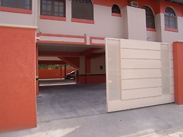 La Alhambra Apart Hotel