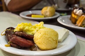 La Alhambra Apart Hotel