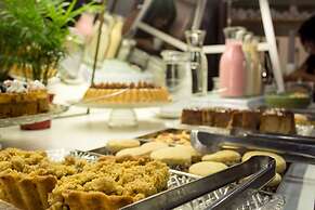 La Alhambra Apart Hotel