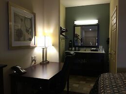 Pearsall Inn & Suites