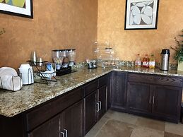 Pearsall Inn & Suites