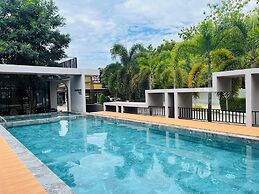 Seree Grand Resort