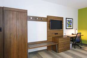 Holiday Inn Express & Suites Houston IAH - Beltway 8 by IHG