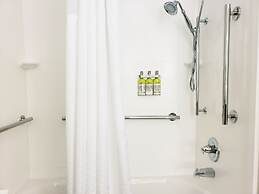 Holiday Inn Express & Suites Houston IAH - Beltway 8 by IHG