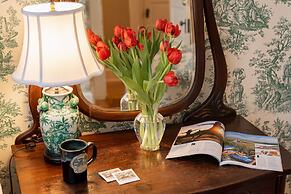 Pinecrest Bed & Breakfast