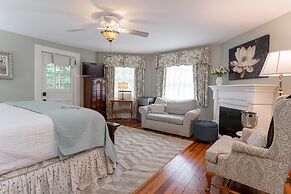 Pinecrest Bed & Breakfast