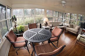 Pinecrest Bed & Breakfast