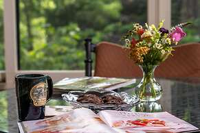 Pinecrest Bed & Breakfast