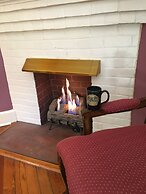 Pinecrest Bed & Breakfast