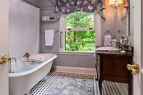 Pinecrest Bed & Breakfast