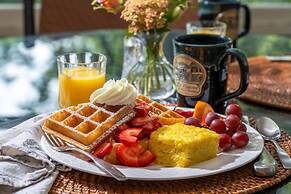 Pinecrest Bed & Breakfast