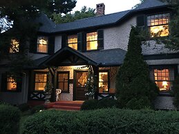 Pinecrest Bed & Breakfast