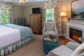 Pinecrest Bed & Breakfast