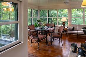 Pinecrest Bed & Breakfast