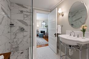 Pinecrest Bed & Breakfast