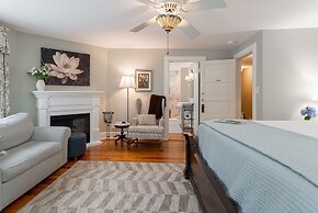 Pinecrest Bed & Breakfast