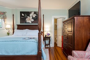 Pinecrest Bed & Breakfast