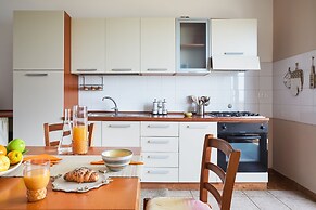 Orizzonte Casesicule, Fantastic Sea View with Balcony and Big Windows,