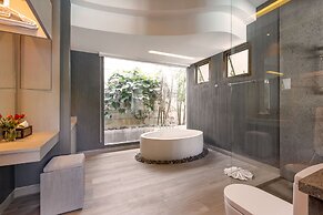 Karon Beach Pool Villa