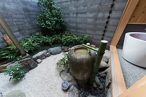 Sanjo Misasagi Umenotoan