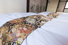 Sanjo Misasagi Umenotoan