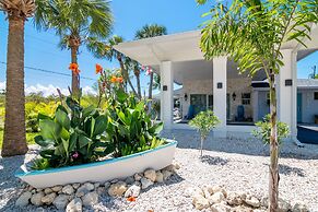 Latitude 26 Waterfront Boutique Resort - Fort Myers Beach