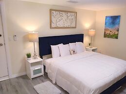 Latitude 26 Waterfront Boutique Resort - Fort Myers Beach