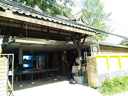 Happy House Backpacker - Hostel