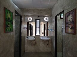 Happy House Backpacker - Hostel