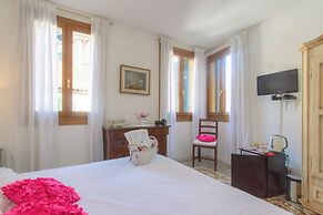 Residenza de l'Osmarin Suites