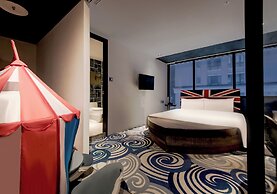 Calligraphy Greenway Hotel